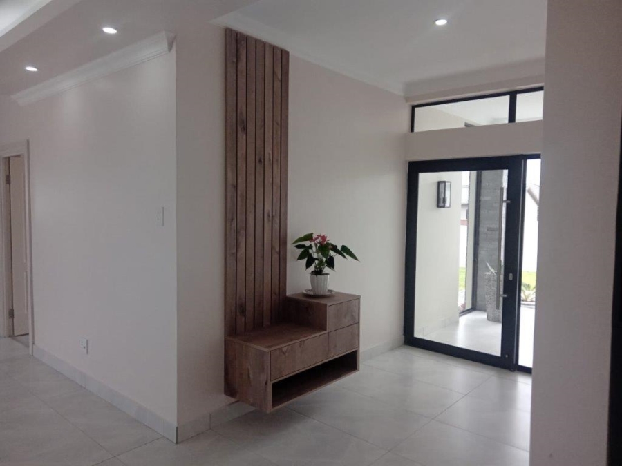 4 Bedroom Property for Sale in Wavecrest Eastern Cape